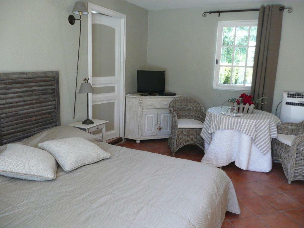 Les Chambres Des Taillades Les Taillades Exteriör bild