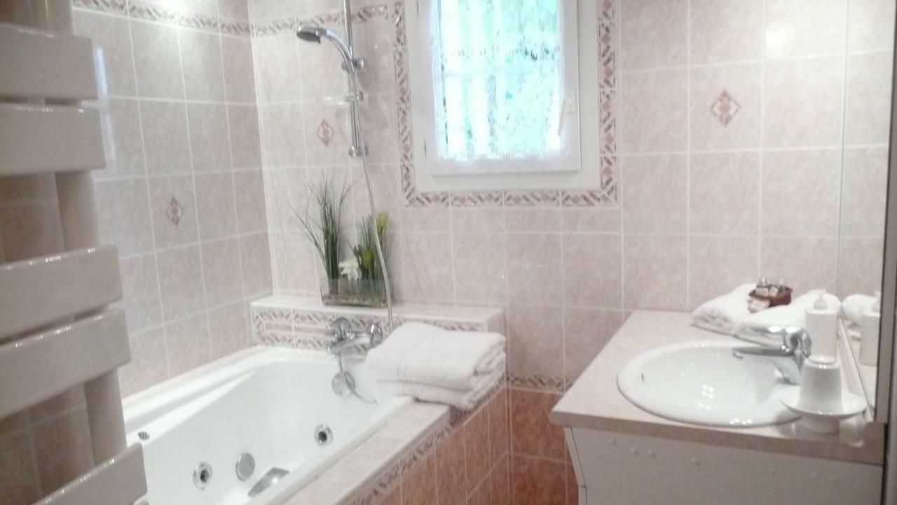 Les Chambres Des Taillades Les Taillades Exteriör bild